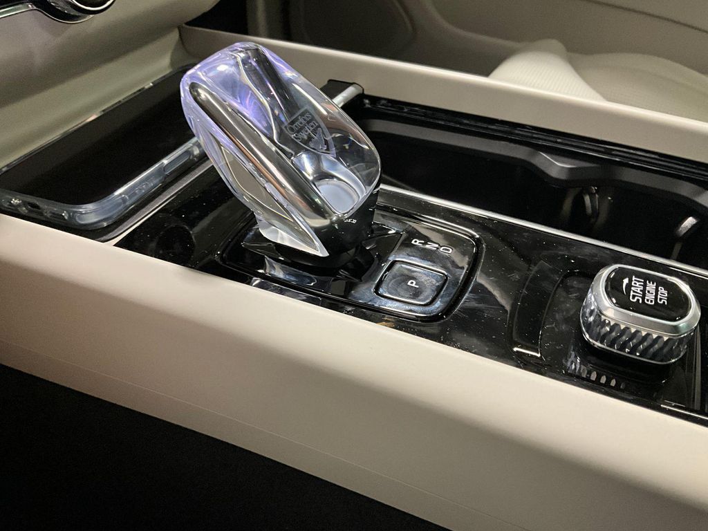 2026 Volvo XC60 B5 ULTRA — миниатюра 17