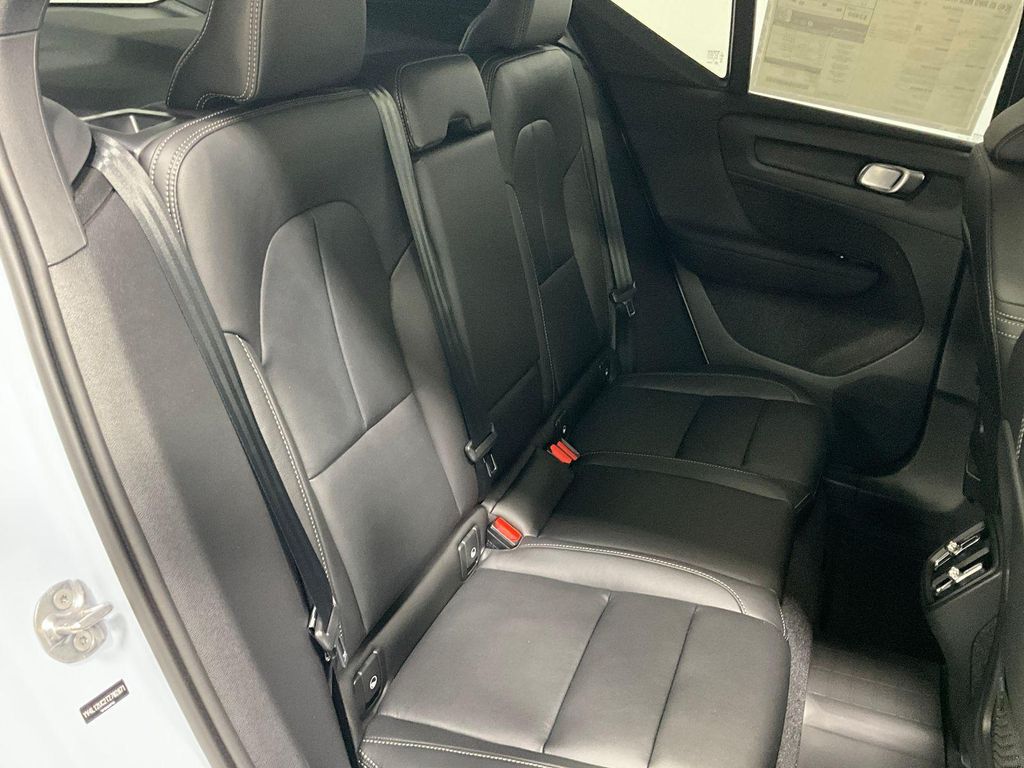 2026 Volvo XC40 PLUS, B5 AWD GAS (MILD HYBRID), DARK — фото 24
