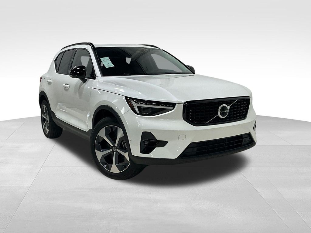 New 2026 Volvo XC40 Plus, B5 AWD Gas (mild hybrid), Dark