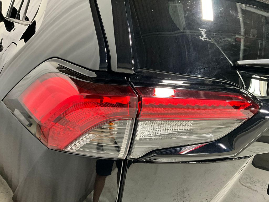 2025 Toyota RAV4 HYBRID SE 缩略图 28