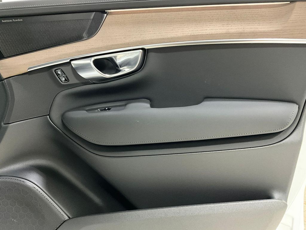 صورة مصغرة 20 لـ 2026 Volvo XC90 PLUS, B6 AWD GAS (MILD HYBRID), GASOLINE, BRI