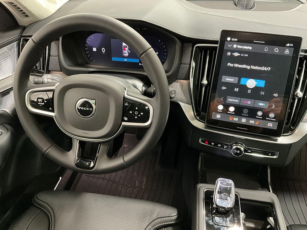 2026 Volvo XC90 ULTRA DARK THEME, B6 AWD GAS (MILD HYBRID), G photo 6