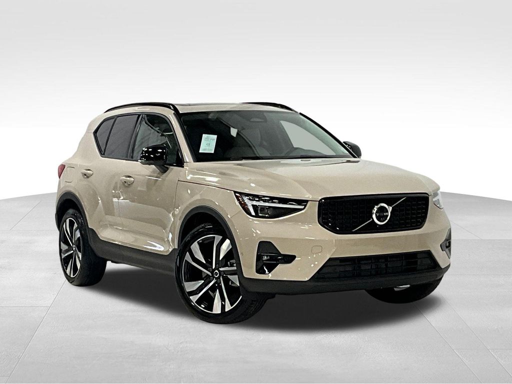 New 2026 Volvo XC40 B5 Ultra