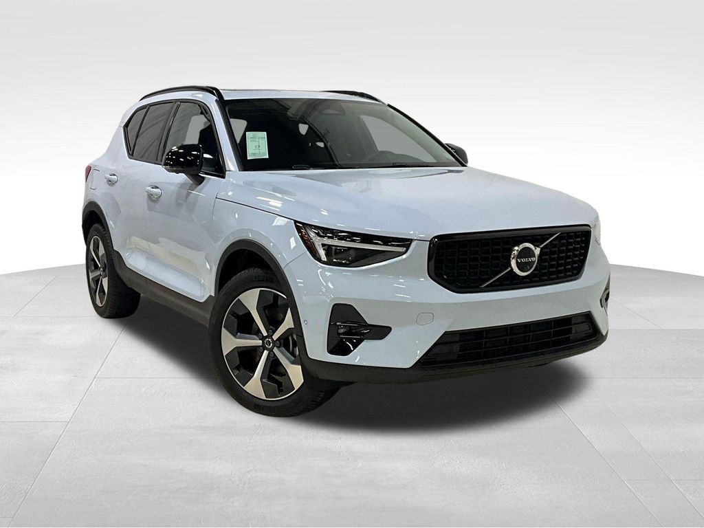 New 2026 Volvo XC40 Plus, B5 AWD Gas (mild hybrid), Dark