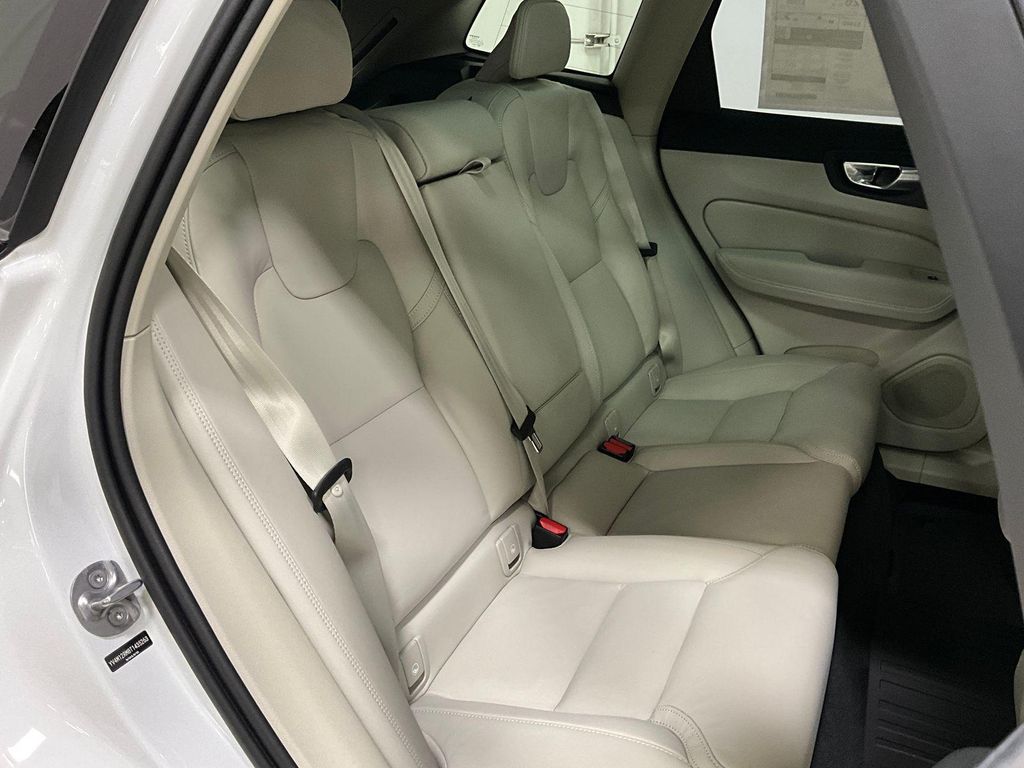 2026 Volvo XC60 B5 ULTRA 缩略图 23