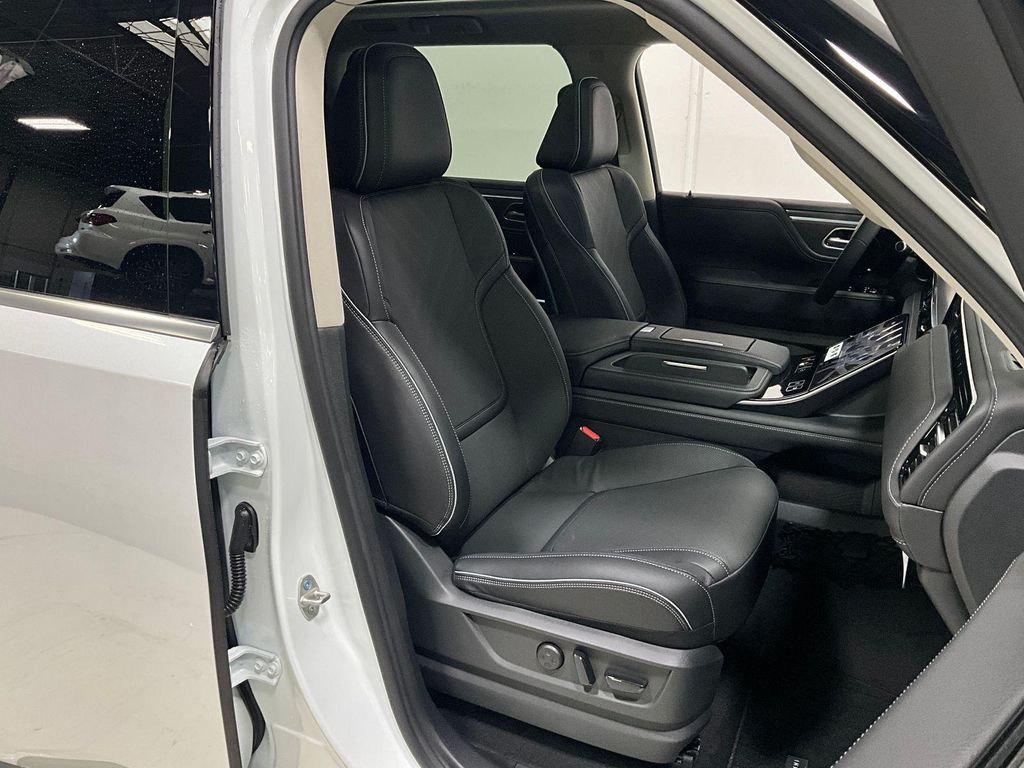 صورة 9 لـ 2027 Infiniti QX80 LUXE