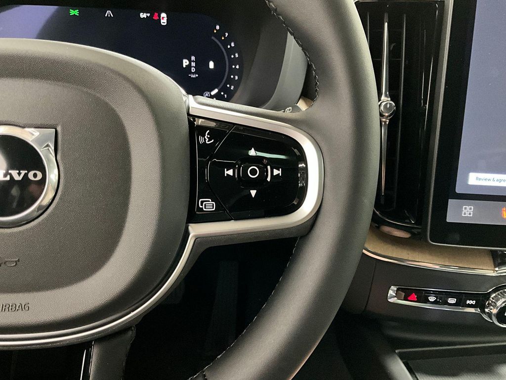 2026 Volvo XC60 B5 PLUS — миниатюра 17