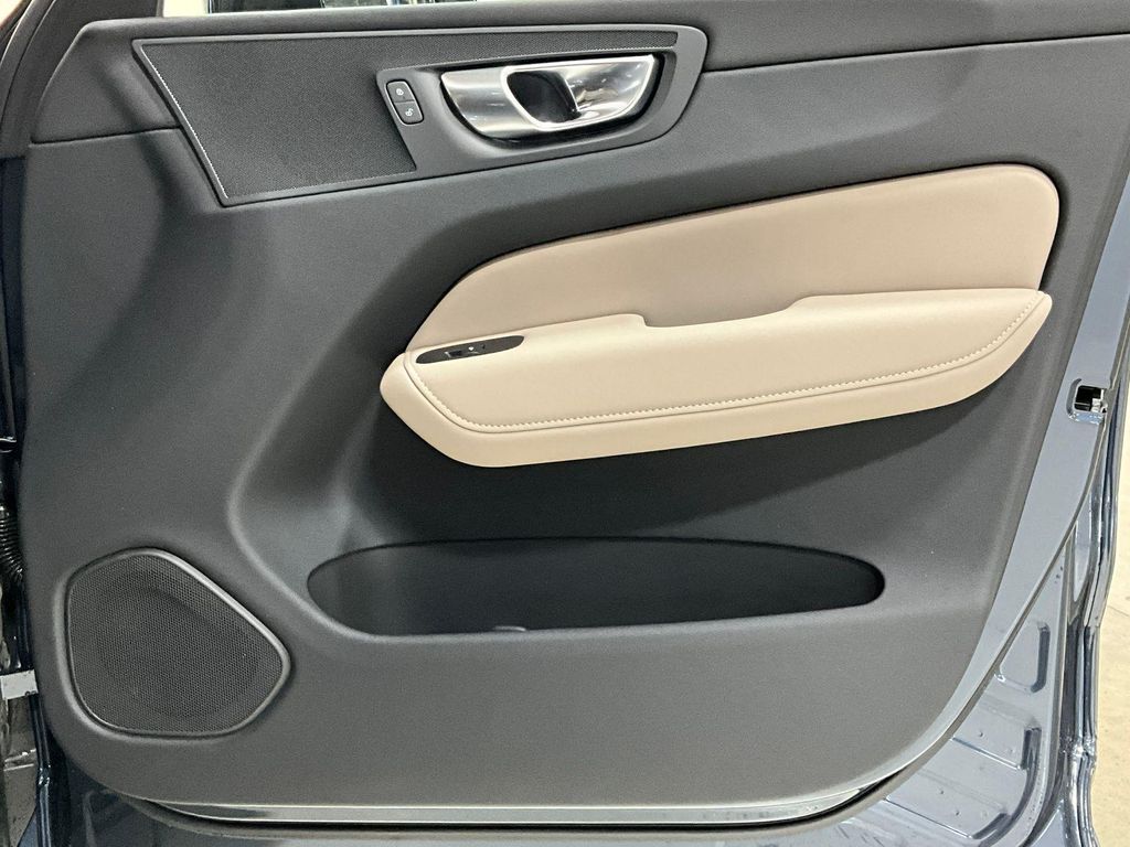 2026 Volvo XC60 B5 PLUS — миниатюра 21