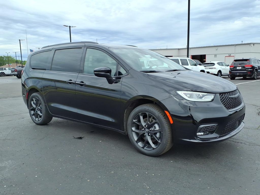 New 2026 Chrysler Pacifica L