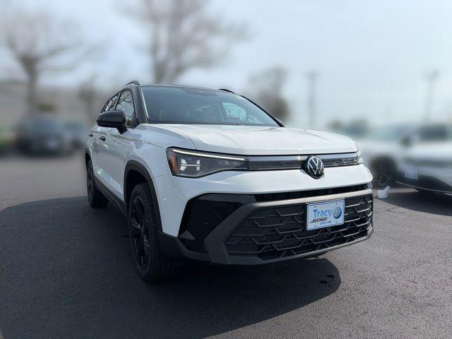 New 2026 Volkswagen Taos SE Black