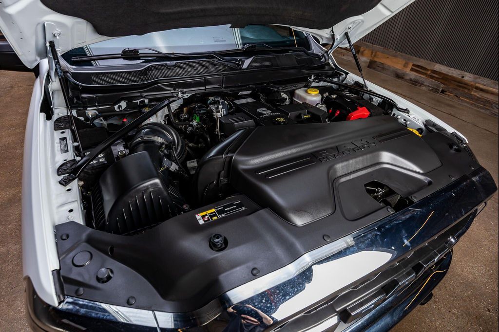 2024 RAM 3500 TRADESMAN CREW CAB 4X4 8' BOX — фото 41