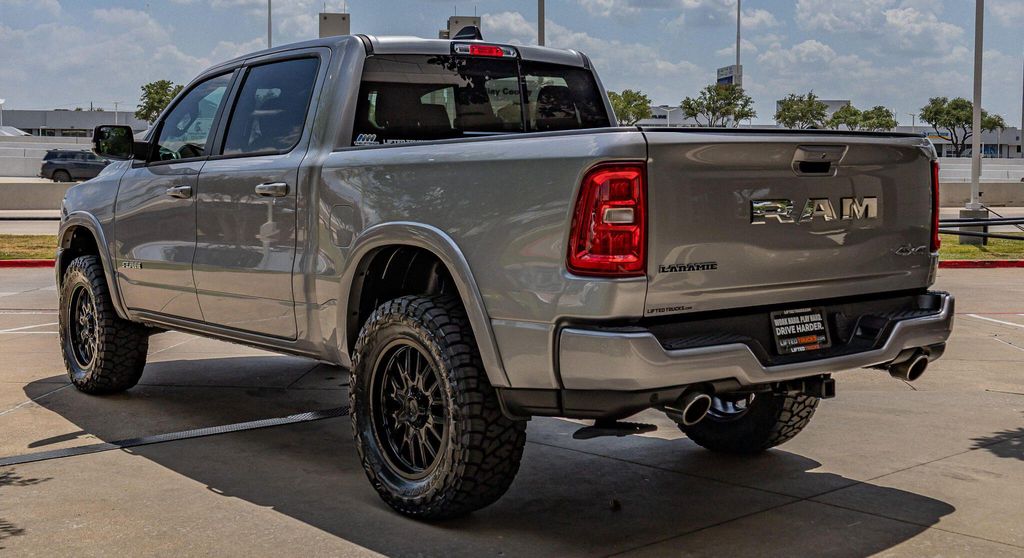 2025 RAM 1500 LARAMIE — фото 3