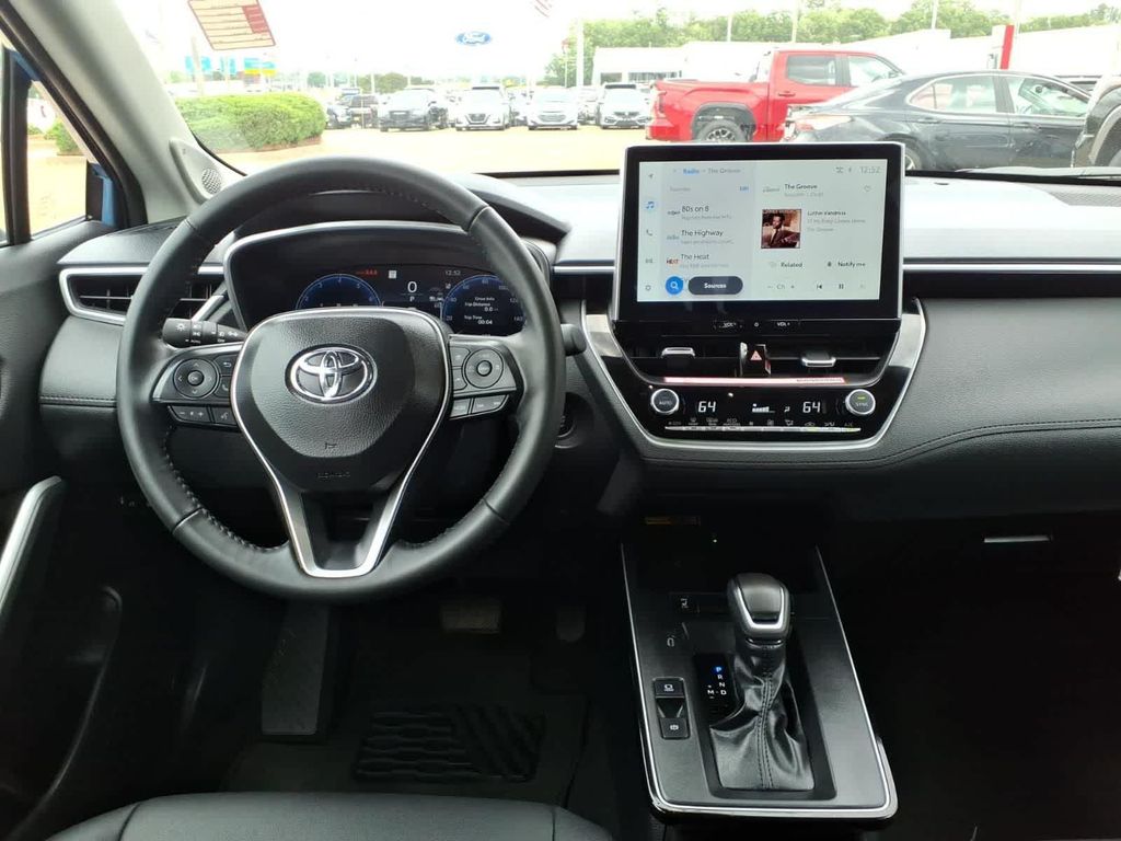 TOYOTA COROLLA CROSS - 10