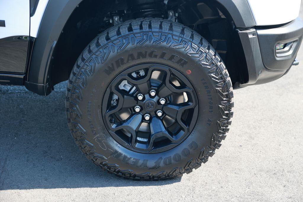 صورة 8 لـ 2026 RAM 1500 RHO CREW CAB 4X4 5'7' BOX