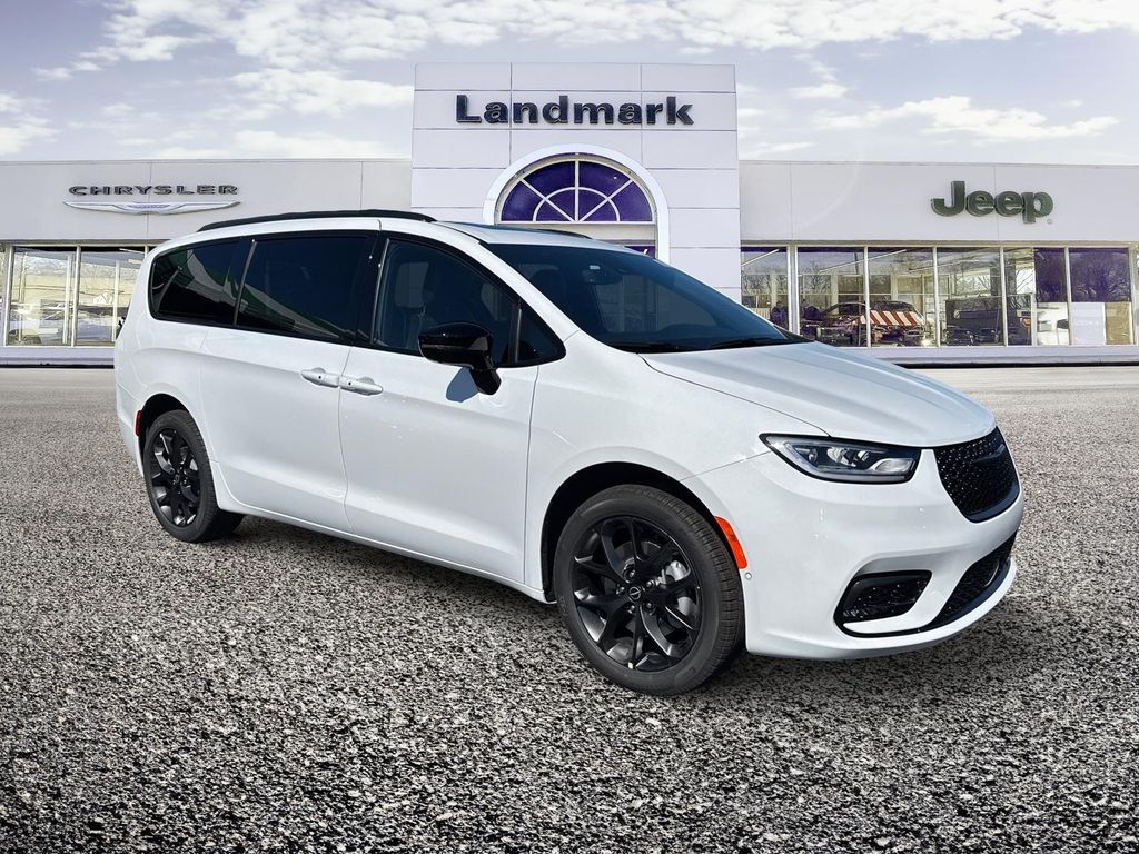 New 2026 Chrysler Pacifica Limited