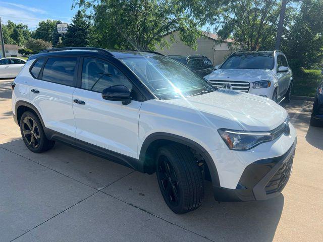New 2026 Volkswagen Taos SE Black