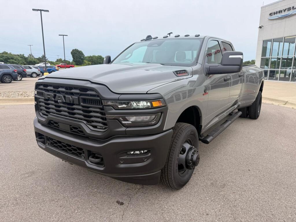2026 RAM 3500 TRADESMAN CREW CAB 4X4 8' BOX — фото 7