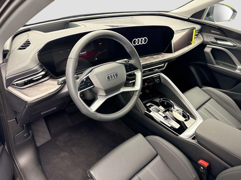 صورة 10 لـ 2025 AUDI Q5 PRESTIGE TFSI QUATTRO S TRONIC