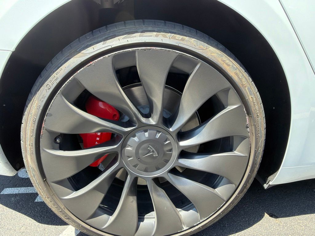 صورة 10 لـ 2023 Tesla MODEL 3 PERFORMANCE