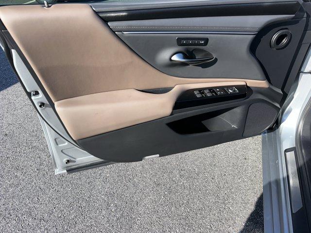 صورة مصغرة 11 لـ 2025 Lexus ES 350 350