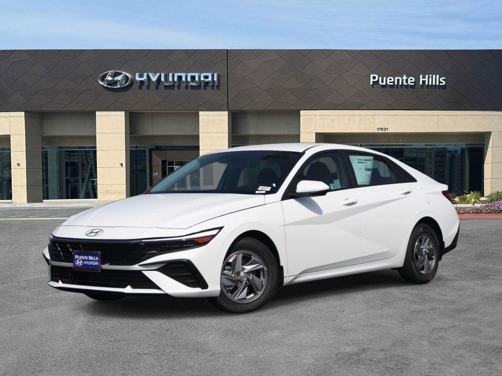 New 2026 Hyundai ELANTRA SE