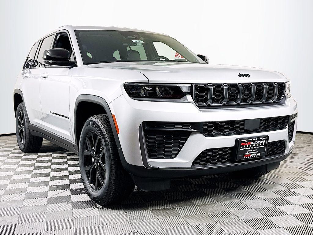 New 2026 Jeep Grand Cherokee Laredo