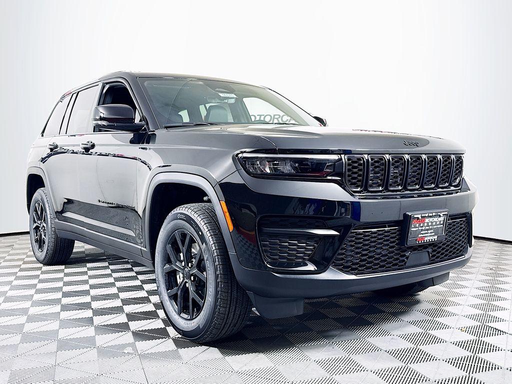 New 2025 Jeep Grand Cherokee Laredo