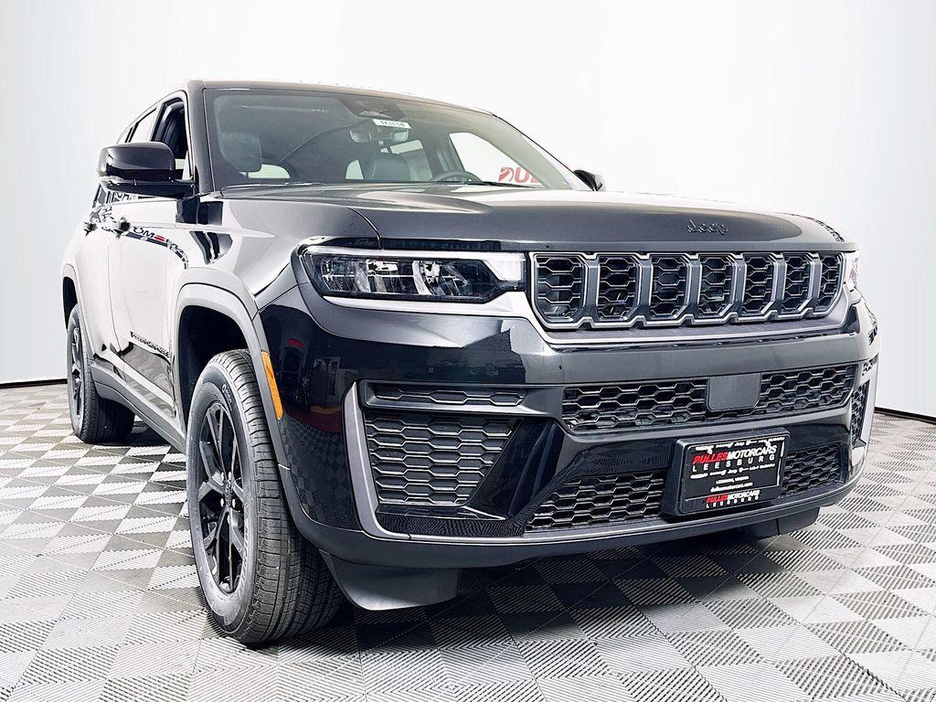 New 2026 Jeep Grand Cherokee Laredo