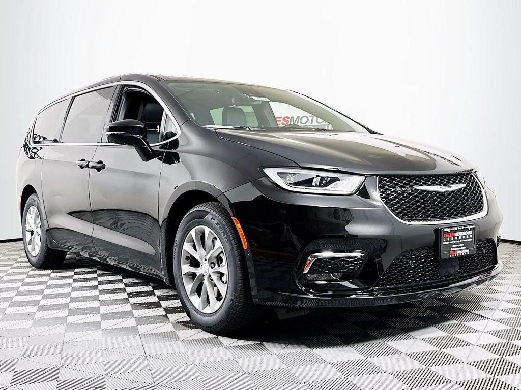 New 2026 Chrysler Pacifica Limited