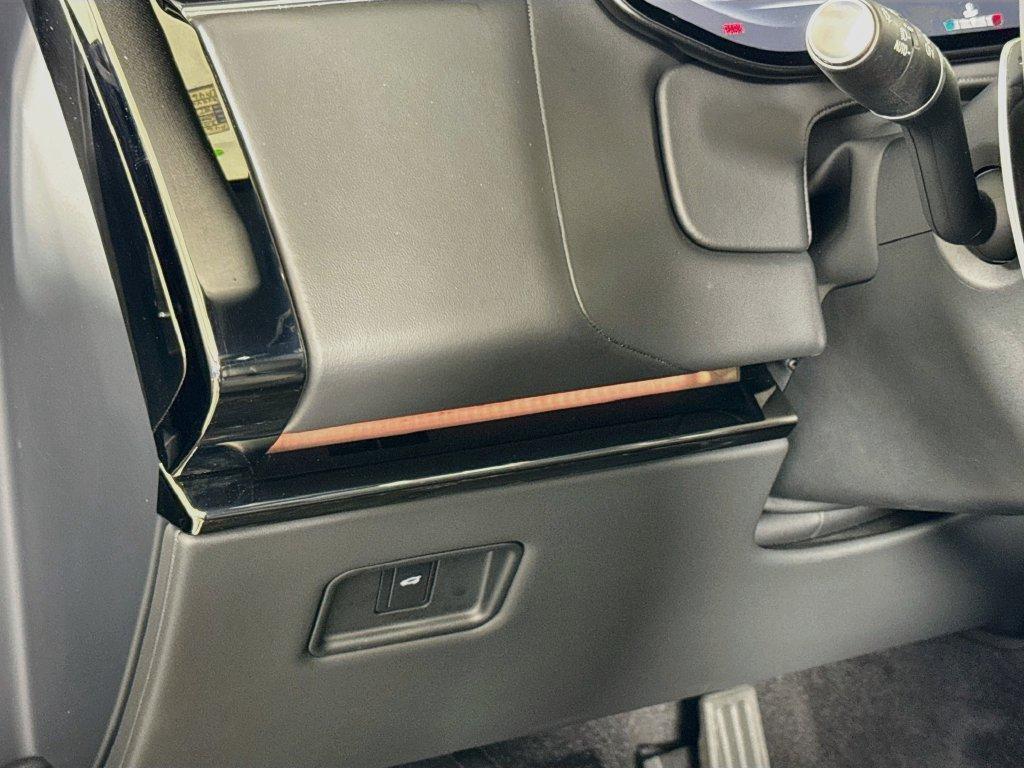 صورة 10 لـ 2025 LAND Rover RANGE ROVER SPORT P360 SE