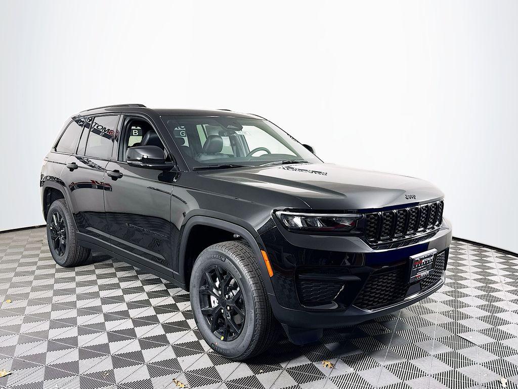 New 2025 Jeep Grand Cherokee Laredo