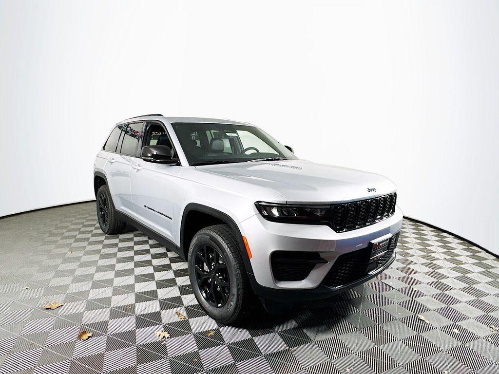 New 2025 Jeep Grand Cherokee Laredo