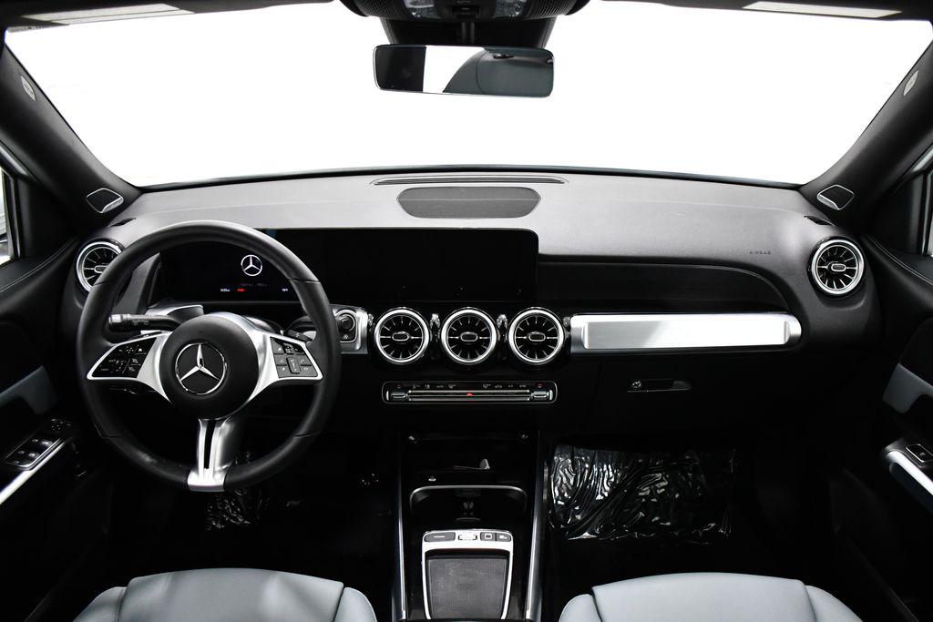 2026 Mercedes-BENZ GLB photo 8