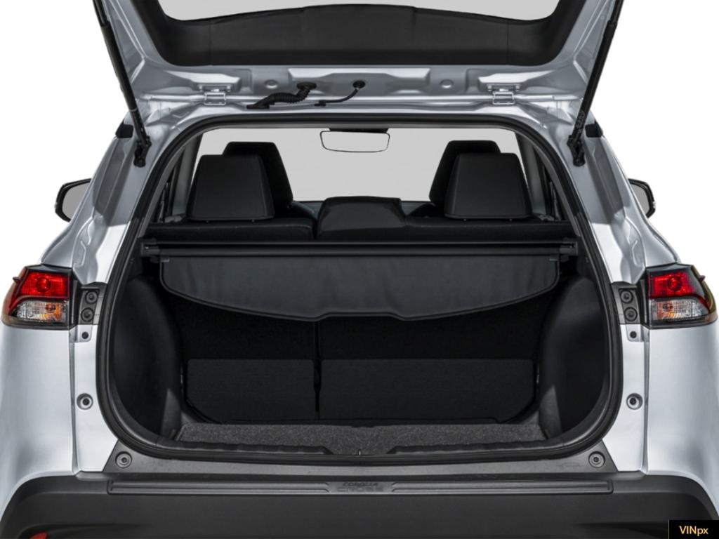 2026 Toyota COROLLA CROSS LE photo 9