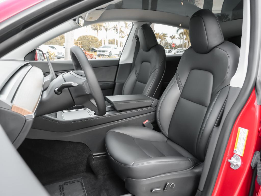 TESLA MODEL Y LONG RANGE - 8