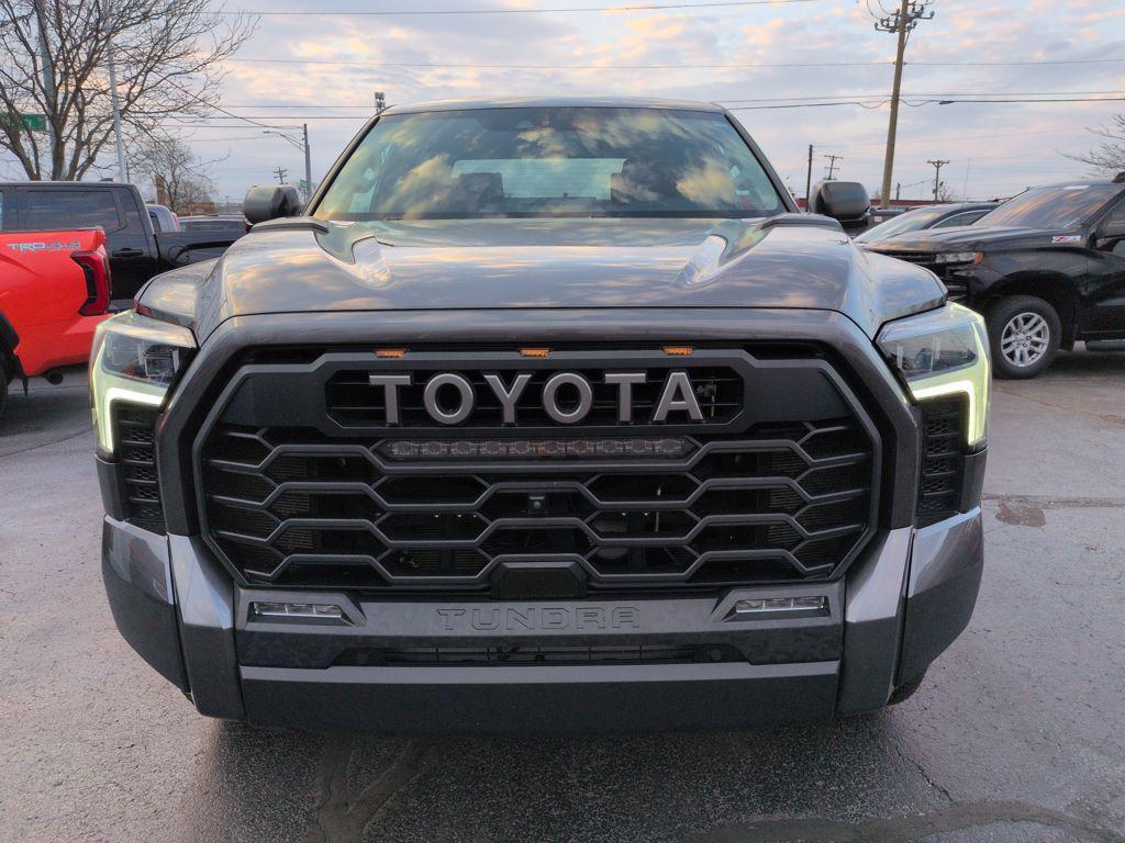 TOYOTA TUNDRA - 8