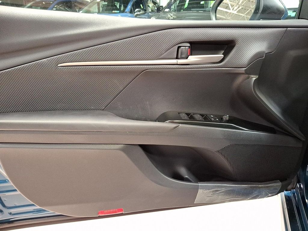 2026 TOYOTA CAMRY SE photo 8