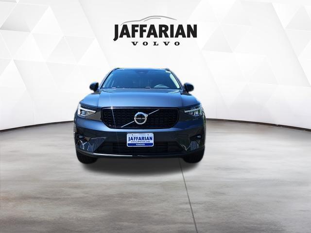 New 2026 Volvo XC40 Plus, B5 AWD Gas (mild hybrid), Dark