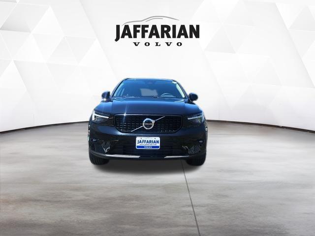 New 2026 Volvo XC40 Plus, B5 AWD Gas (mild hybrid), Dark