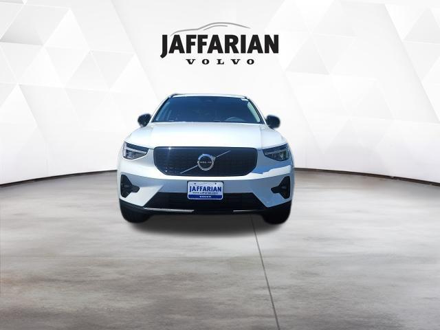 New 2026 Volvo XC40 Plus, B5 AWD Gas (mild hybrid), Dark