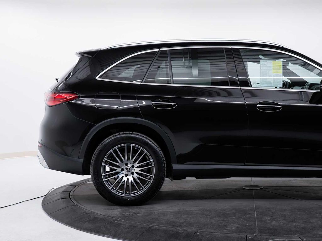 2026 Mercedes-BENZ GLC — фото 10