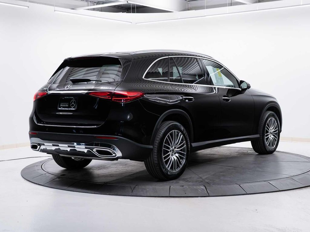 2026 Mercedes-BENZ GLC — фото 9