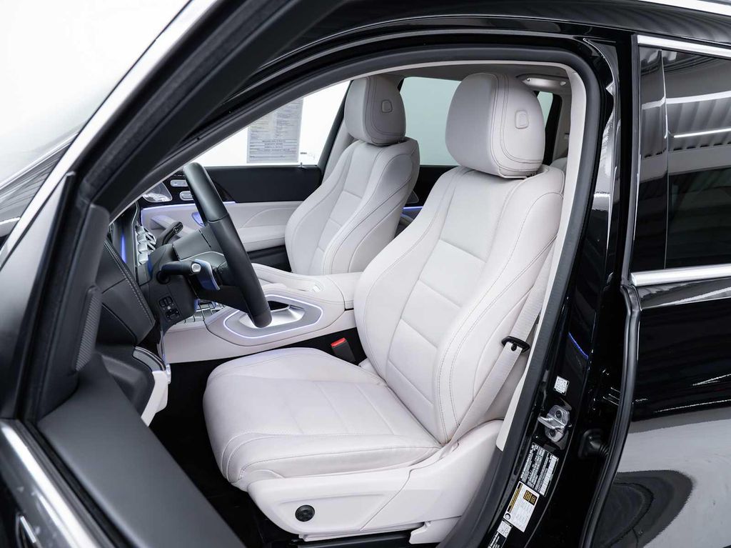 2026 Mercedes-BENZ GLS 缩略图 16