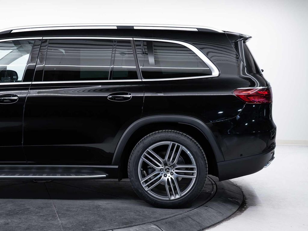 2026 Mercedes-BENZ GLS — фото 6
