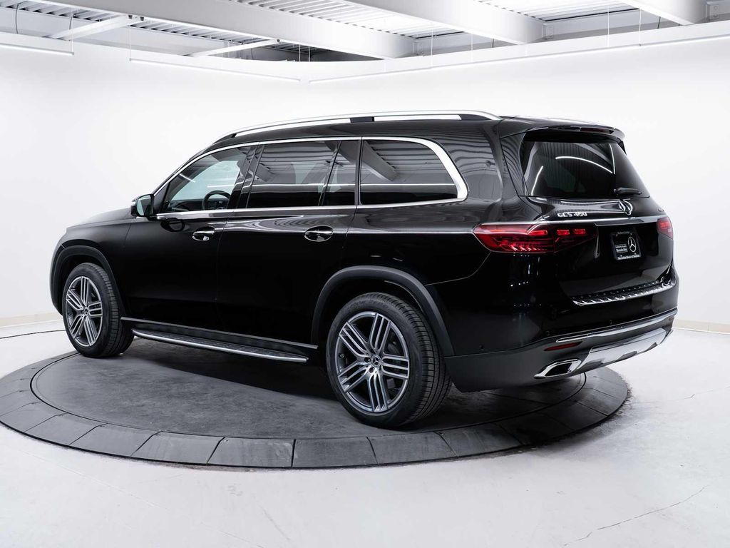 2026 Mercedes-BENZ GLS — фото 7