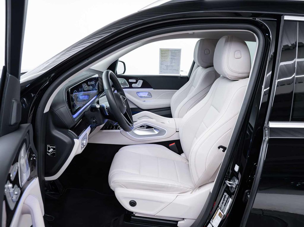 2026 Mercedes-BENZ GLS 缩略图 14