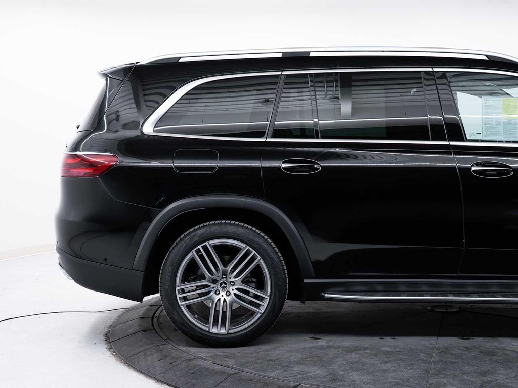 2026 Mercedes-BENZ GLS — фото 10