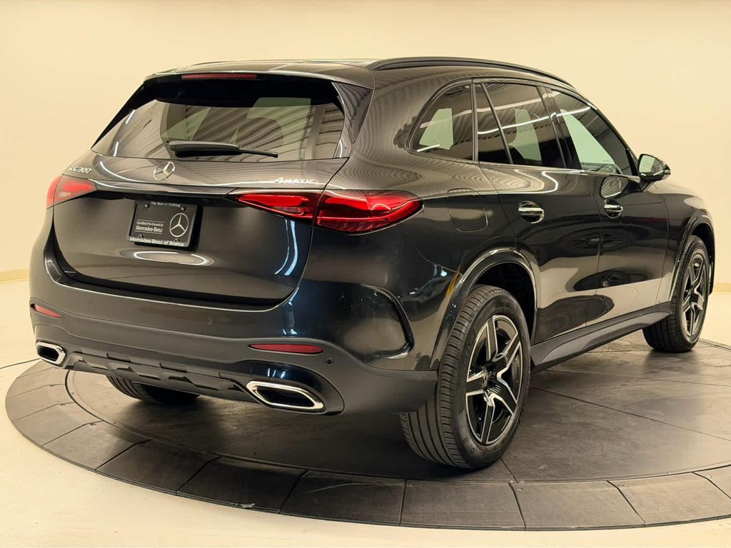 صورة 9 لـ 2023 Mercedes-BENZ GLC