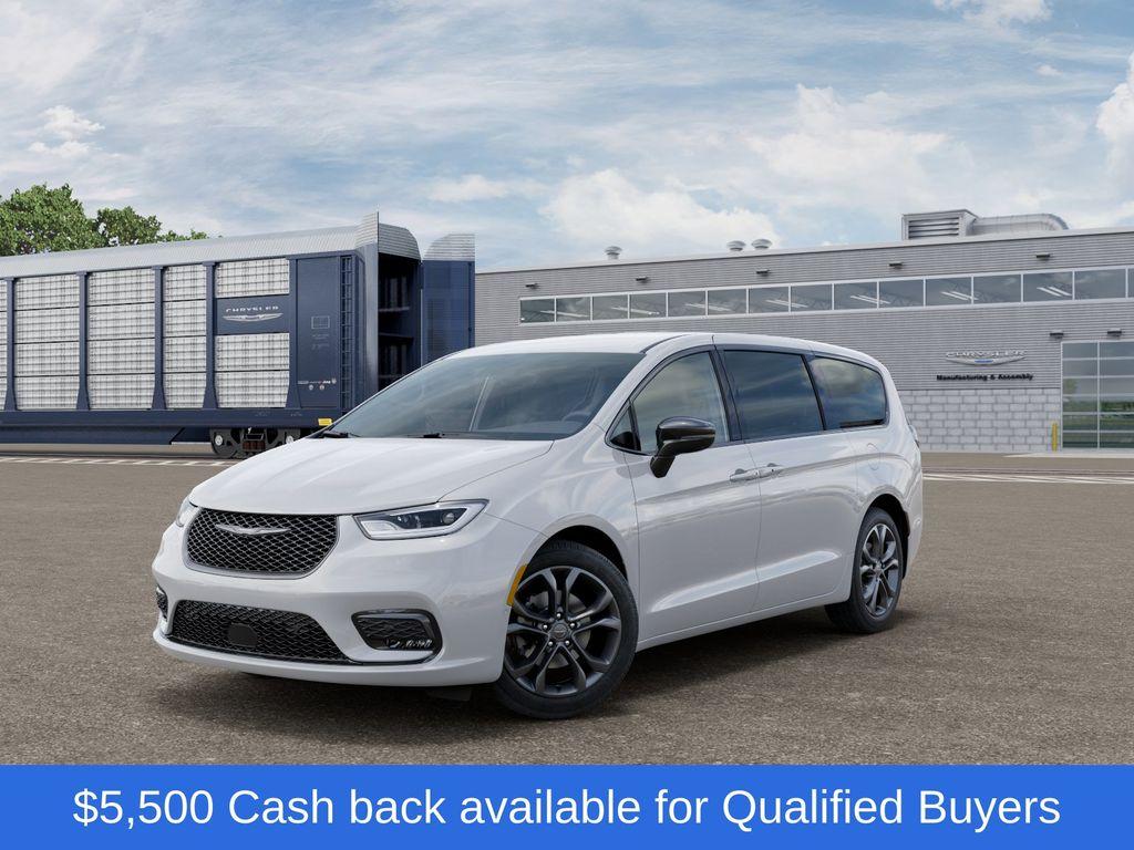 New 2026 Chrysler Pacifica Select