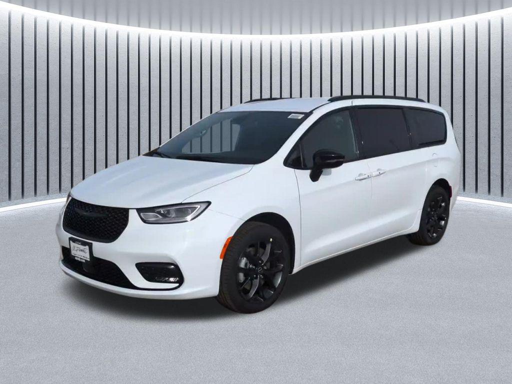 New 2026 Chrysler Pacifica L